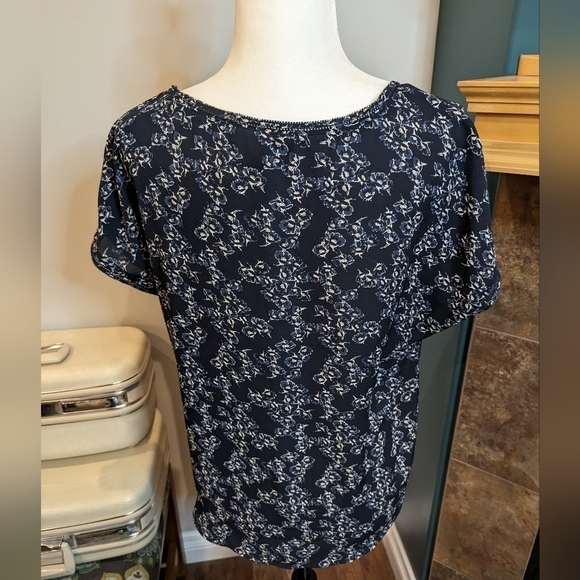 Banana Republic, Floral lightweight blouse. Cap sleeve, shirring size S - Picture 1 of 6